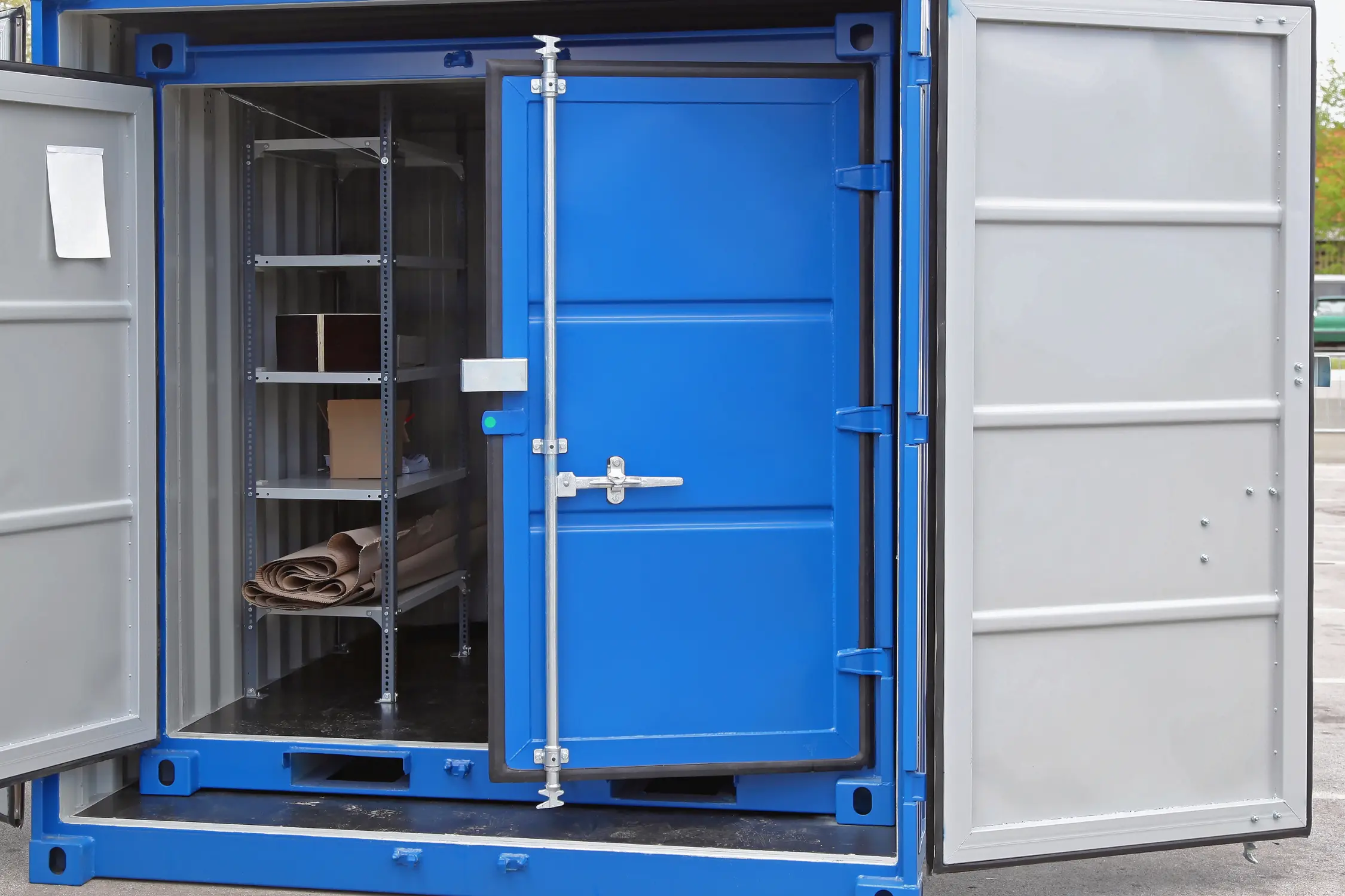 Container devanning in Lincoln